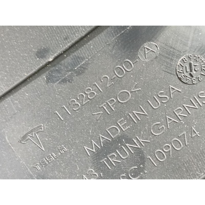 Recambio de moldura para tesla model 3 (5yj3) ev awd referencia OEM IAM  113281200A GUARNECIDO MALETERO