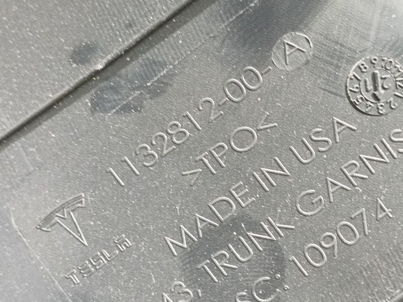 Recambio de moldura para tesla model 3 (5yj3) ev awd referencia OEM IAM  113281200A GUARNECIDO MALETERO