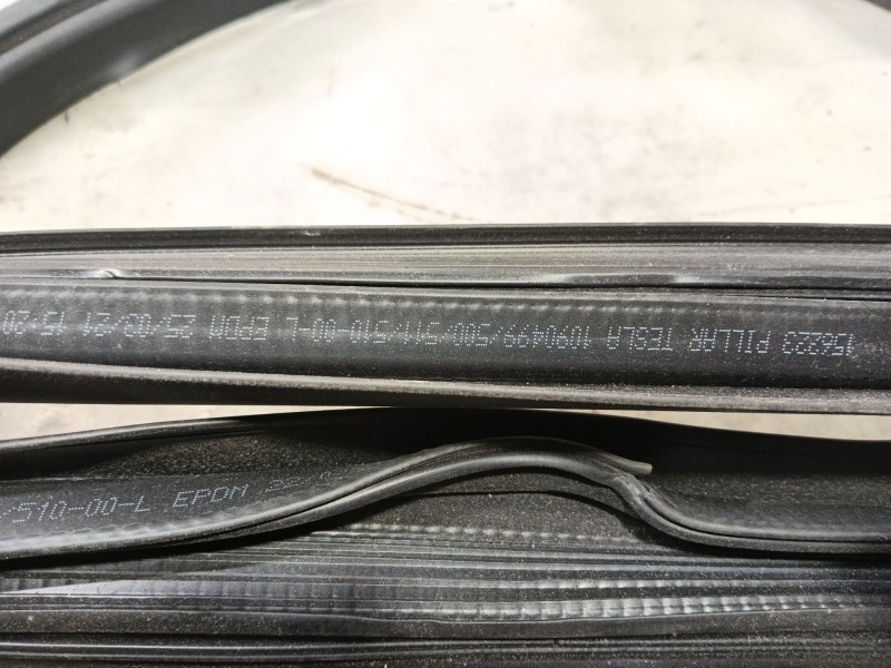 Recambio de gomas contorno puerta para tesla model 3 (5yj3) ev awd referencia OEM IAM   T.IZQUIERDA