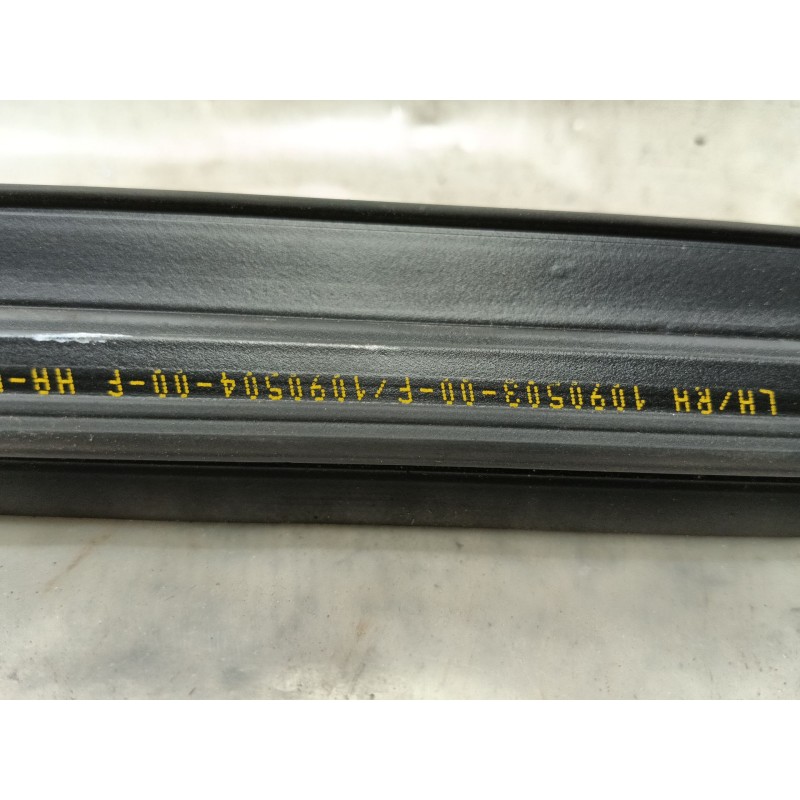 Recambio de moldura para tesla model 3 (5yj3) ev awd referencia OEM IAM  109050300F 