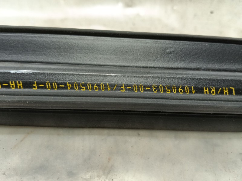 Recambio de moldura para tesla model 3 (5yj3) ev awd referencia OEM IAM  109050300F 