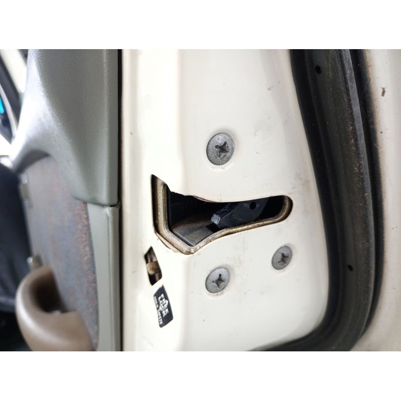 Recambio de cerradura puerta trasera derecha para nissan micra ii (k11) 1.0 i 16v referencia OEM IAM   