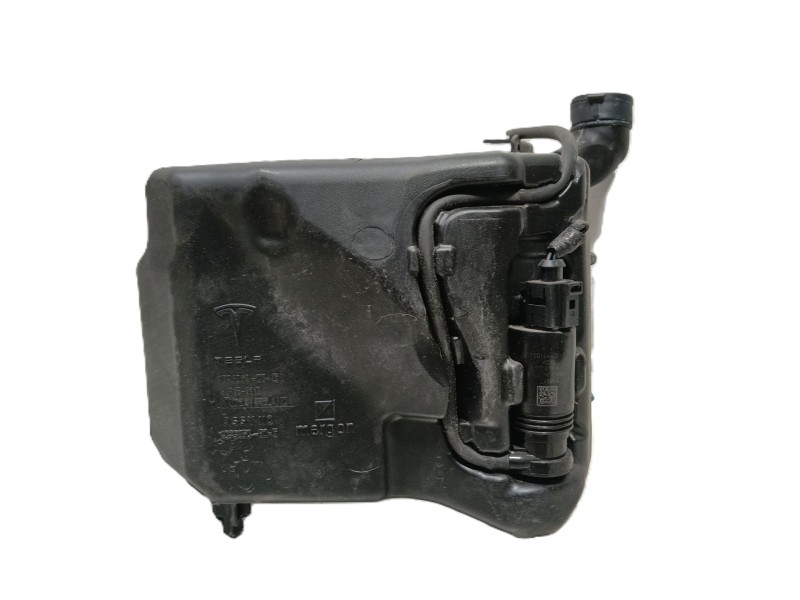 Recambio de deposito limpia para tesla model 3 (5yj3) ev awd referencia OEM IAM   