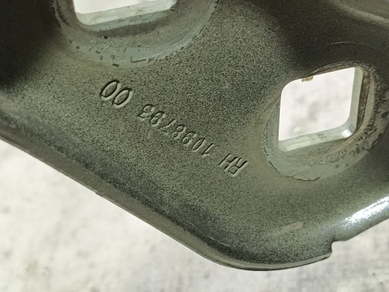 Recambio de bisagras capo para tesla model 3 (5yj3) ev awd referencia OEM IAM   