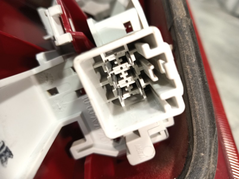 Recambio de piloto trasero derecho para ford fiesta (cb1) ghia referencia OEM IAM   