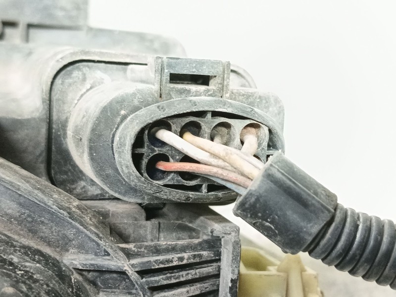 Recambio de faro izquierdo para volkswagen polo (6n2) 1.9 sdi referencia OEM IAM   