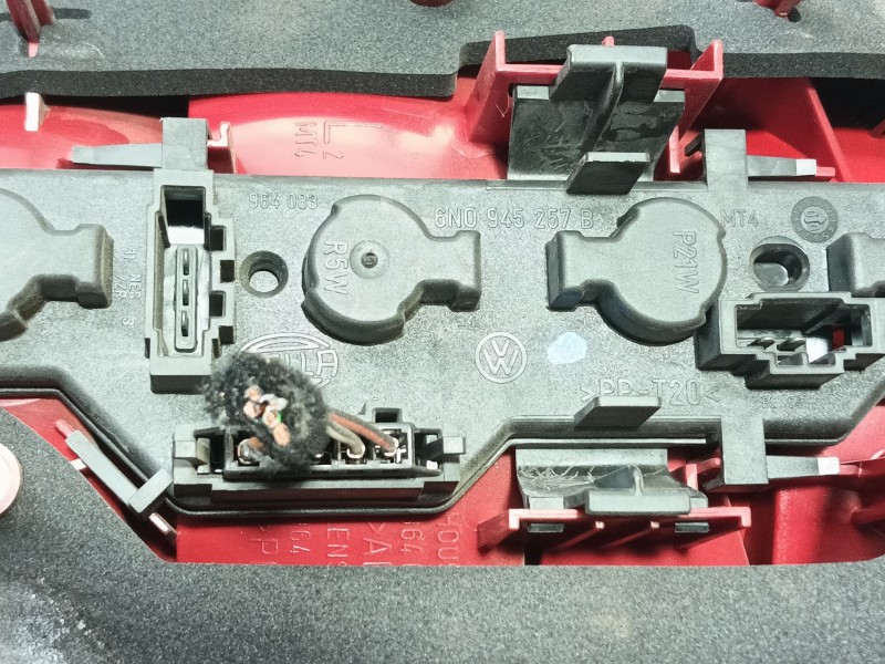 Recambio de piloto trasero izquierdo para volkswagen polo (6n2) 1.9 sdi referencia OEM IAM   