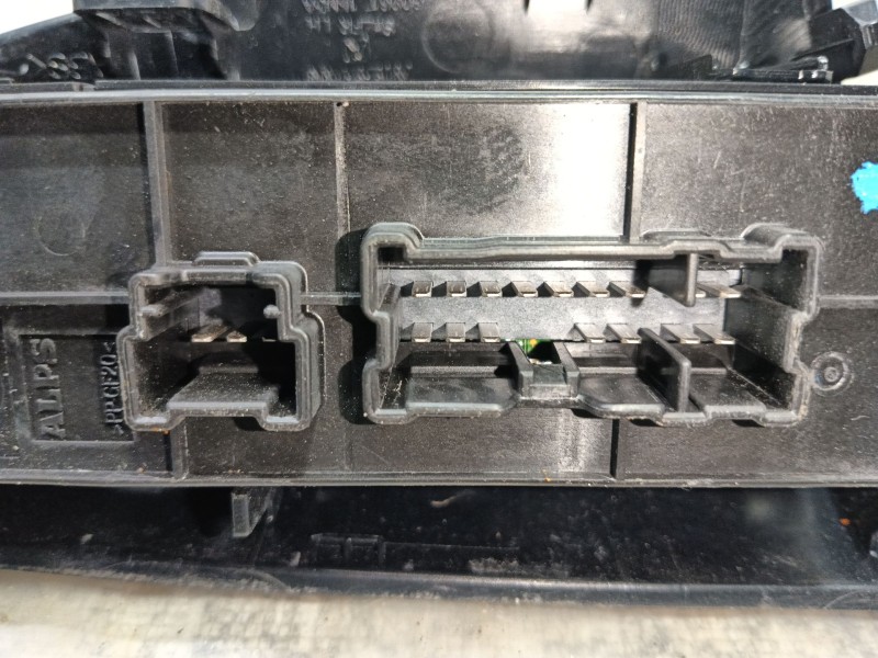 Recambio de mando elevalunas delantero izquierdo para nissan juke (f15) 1.5 dci referencia OEM IAM   