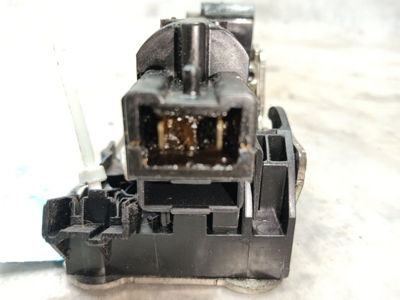 Recambio de cerradura puerta delantera derecha para dacia dokker access referencia OEM IAM   