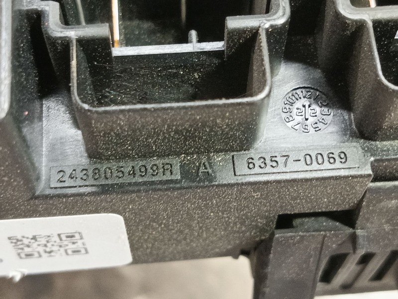 Recambio de caja reles / fusibles para renault captur ii referencia OEM IAM  243805499R 