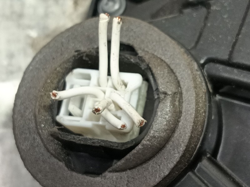 Recambio de cerradura puerta trasera derecha para renault captur ii referencia OEM IAM   