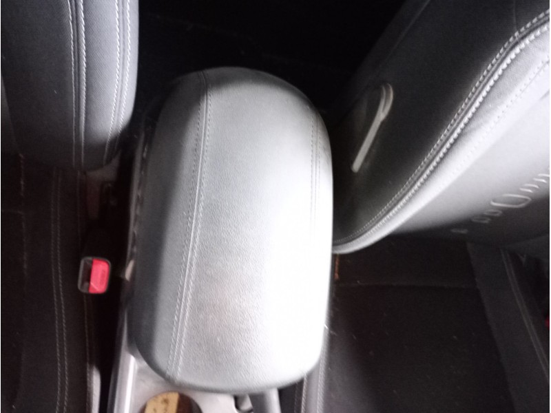 Recambio de apoyabrazos central para kia sportage iii (sl) 1.7 crdi referencia OEM IAM   