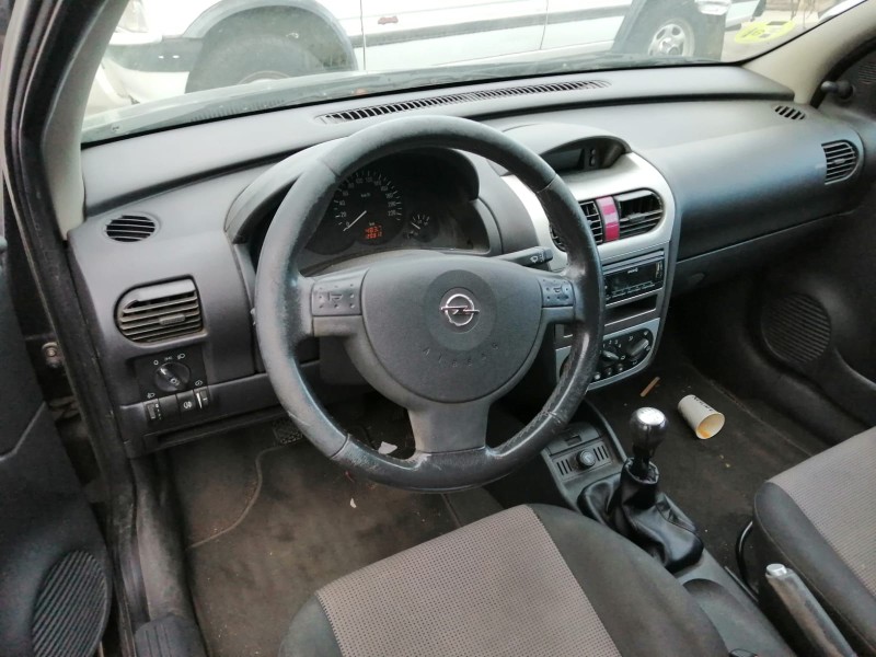 opel corsa c (x01) del año 2004