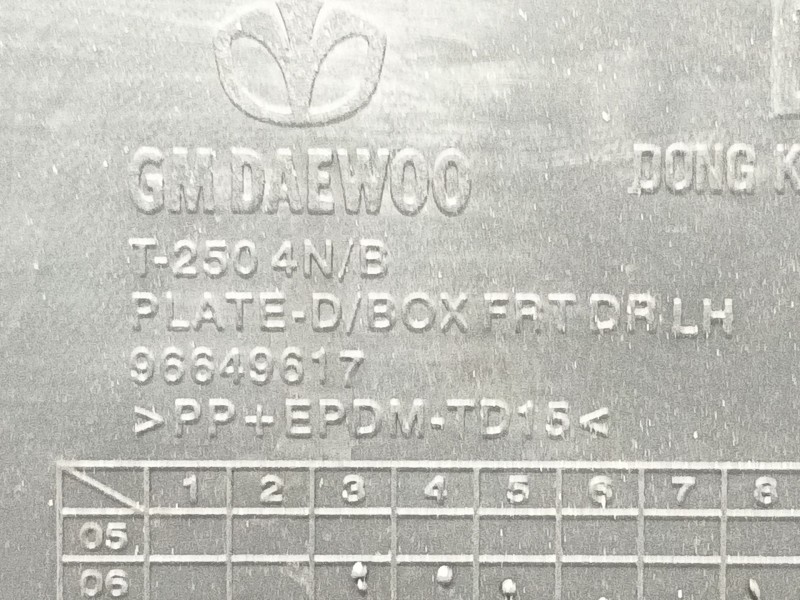 Recambio de guarnecido puerta delantera izquierda para chevrolet aveo / kalos sedán (t250, t255) 1.4 referencia OEM IAM   