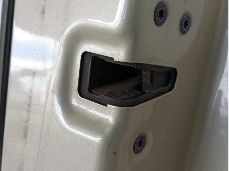 Recambio de puerta delantera derecha para volvo v50 familiar 2.0 d kinetic referencia OEM IAM   