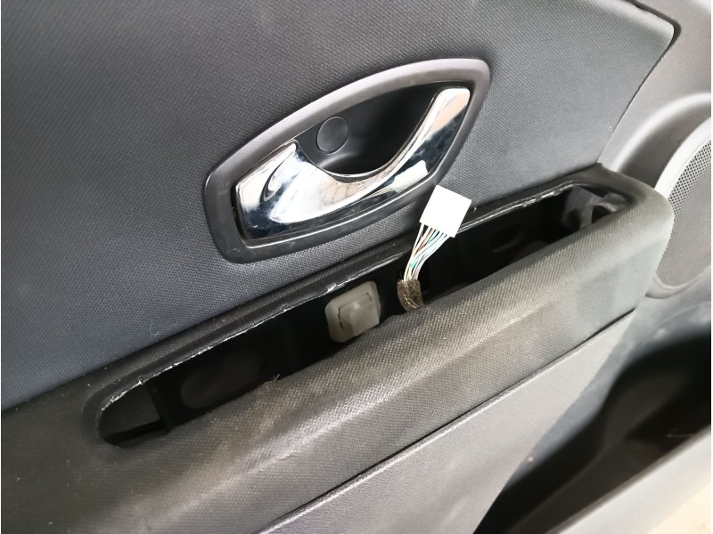 Recambio de puerta delantera izquierda para renault megane iii berlina 5 p expression referencia OEM IAM COMPLETA  