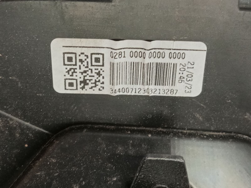 Recambio de rejilla delantera para renault captur ii referencia OEM IAM   