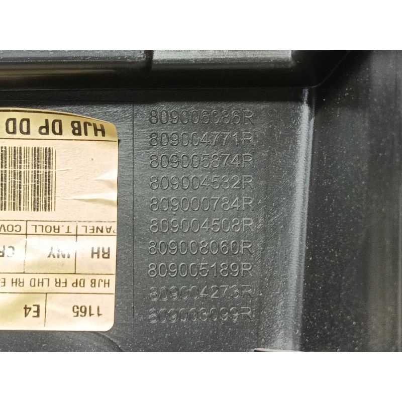 Recambio de guarnecido puerta delantera derecha para renault captur ii referencia OEM IAM   