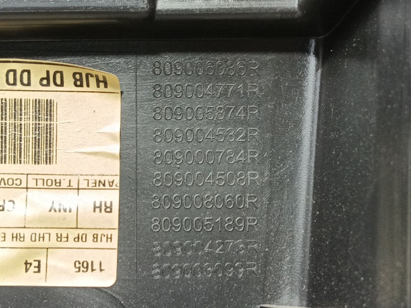 Recambio de guarnecido puerta delantera derecha para renault captur ii referencia OEM IAM   