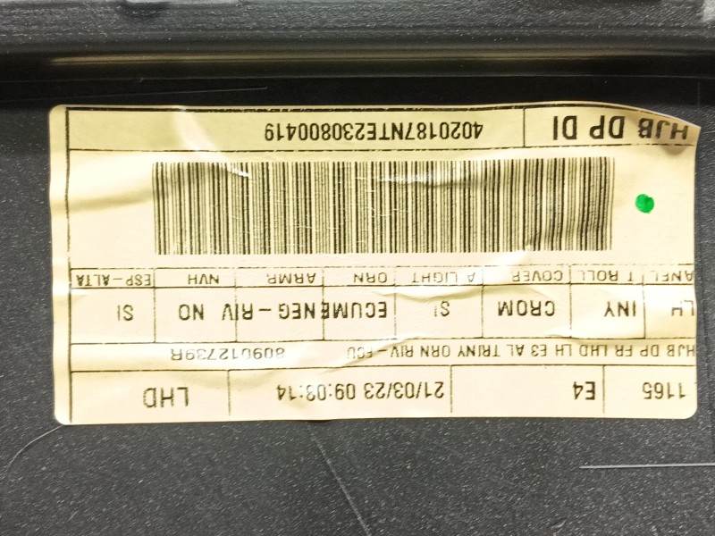 Recambio de guarnecido puerta delantera izquierda para renault captur ii referencia OEM IAM   