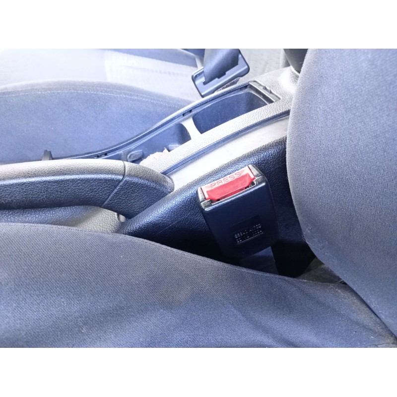 Recambio de enganche cinturon delantero derecho para nissan primera hatchback (p12) 1.9 dci referencia OEM IAM   