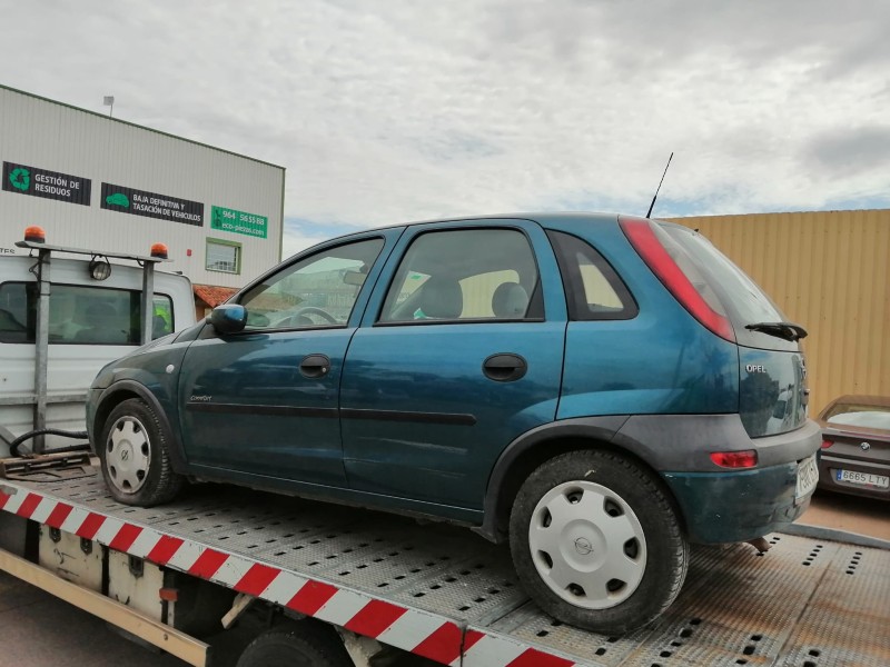 opel corsa c (x01) del año 2001