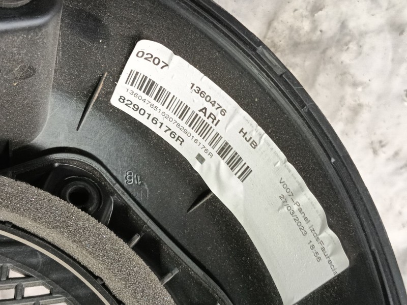 Recambio de guarnecido puerta trasera izquierda para renault captur ii referencia OEM IAM 829008155R 2237268X 