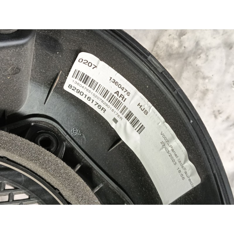 Recambio de guarnecido puerta trasera izquierda para renault captur ii referencia OEM IAM 829008155R 2237268X 