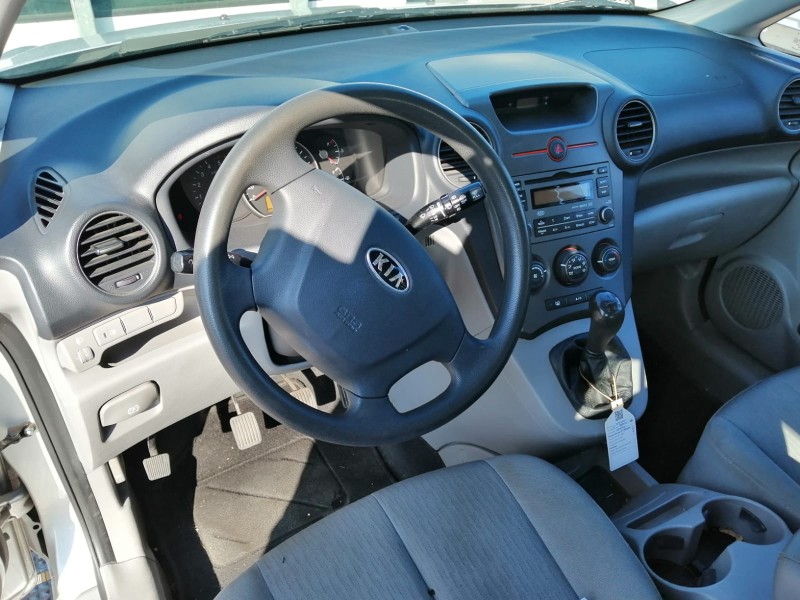 kia carens iii monospace (un) del año 2008