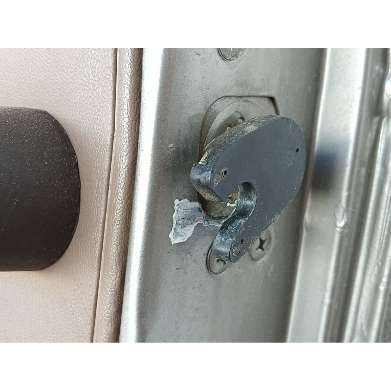 Recambio de puerta delantera derecha para seat 131 referencia OEM IAM COMPLETA  