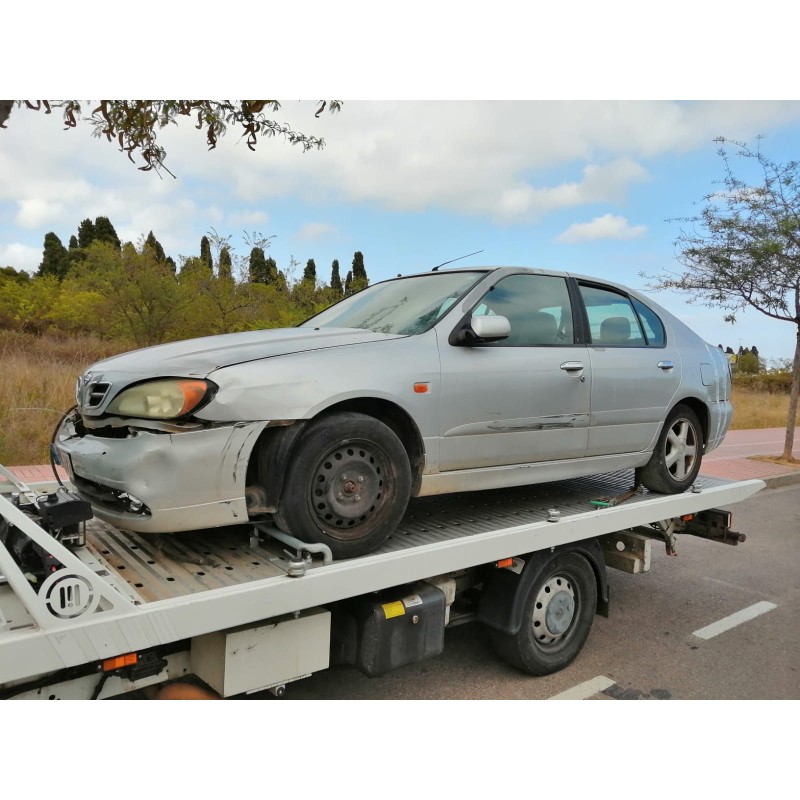 nissan primera hatchback (p11) del año 2001