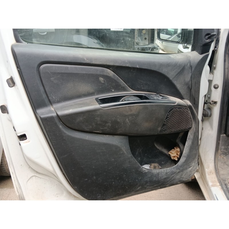Recambio de guarnecido puerta delantera izquierda para fiat doblo cargo (263_) 1.3 d multijet (263wxu1a) referencia OEM IAM   