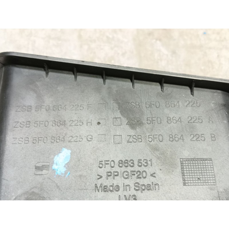 Recambio de moldura para seat leon (5f1) 2.0 tdi referencia OEM IAM   