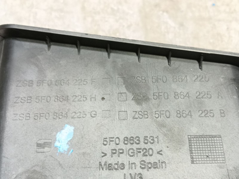 Recambio de moldura para seat leon (5f1) 2.0 tdi referencia OEM IAM   