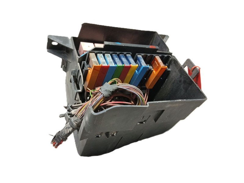 Recambio de caja reles / fusibles para opel vivaro combi 2.7t corto referencia OEM IAM   