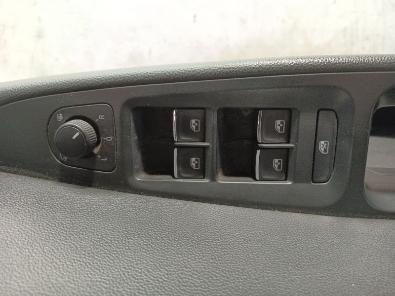 Recambio de guarnecido puerta delantera izquierda para seat leon (5f1) 2.0 tdi referencia OEM IAM  5F4867131 