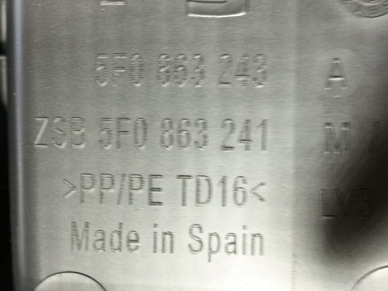 Recambio de apoyabrazos central para seat leon (5f1) 2.0 tdi referencia OEM IAM  5F0863243A 