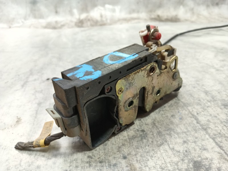 Recambio de cerradura puerta trasera derecha para ssangyong rexton 2.7 turbodiesel cat referencia OEM IAM   