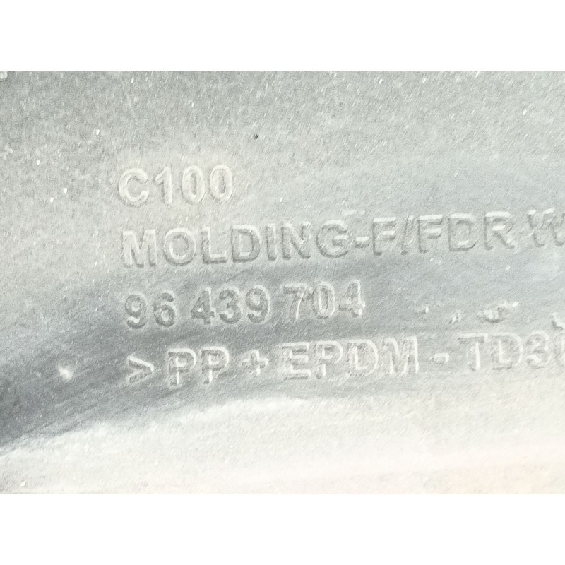 Recambio de aletin delantero derecho para chevrolet captiva 2.0 vcdi lt referencia OEM IAM   