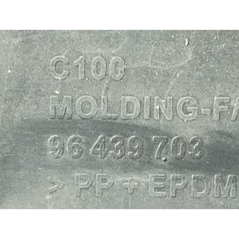 Recambio de aletin delantero izquierdo para chevrolet captiva 2.0 vcdi lt referencia OEM IAM   