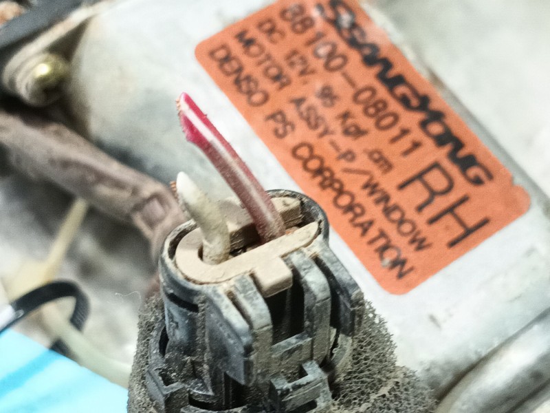 Recambio de elevalunas trasero derecho para ssangyong rexton 2.7 turbodiesel cat referencia OEM IAM   