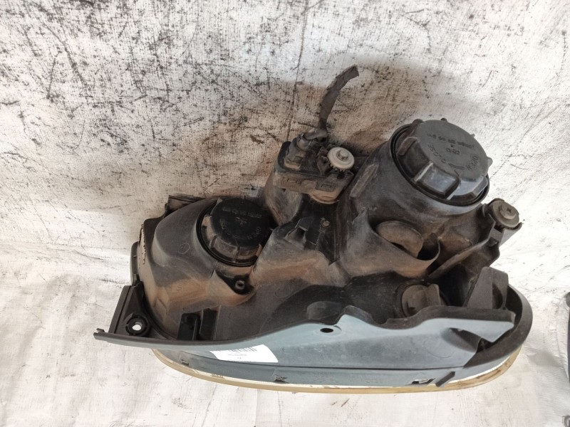 Recambio de faro izquierdo para kia carens iii monospace (un) 2.0 crdi 140 referencia OEM IAM   