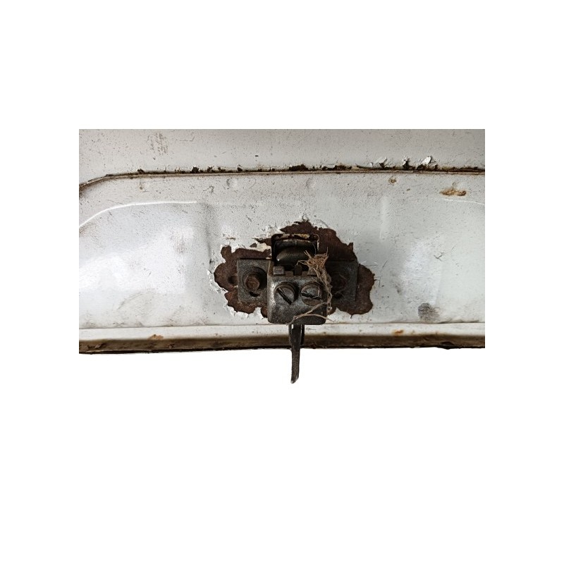 Recambio de porton trasero para seat 600 (110b) 0.8 referencia OEM IAM COMPLETO  