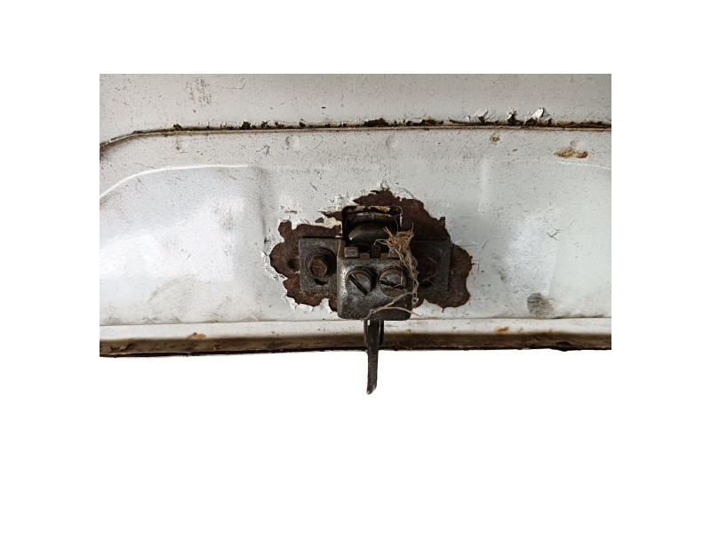 Recambio de porton trasero para seat 600 (110b) 0.8 referencia OEM IAM COMPLETO  