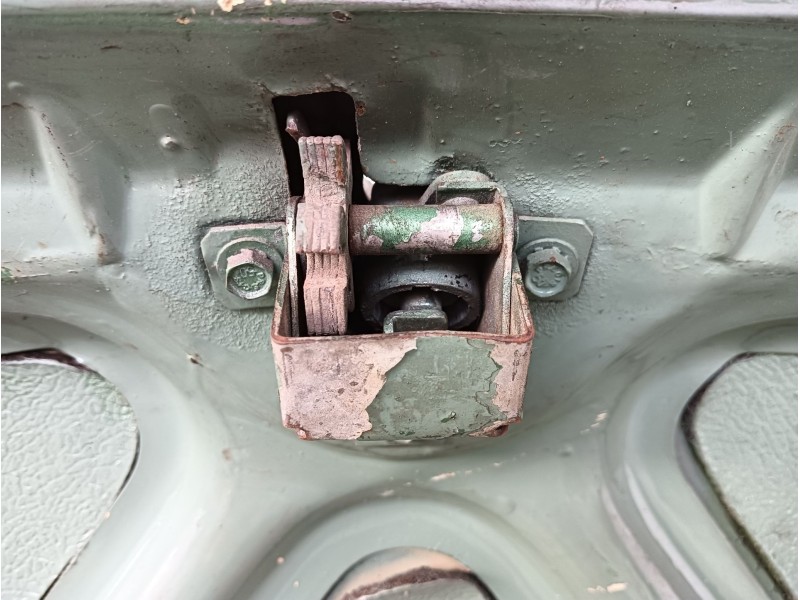 Recambio de porton trasero para seat 132 (132a) 1.8 referencia OEM IAM COMPLETO  