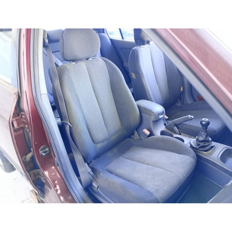 Recambio de asiento delantero derecho para hyundai elantra iii (xd) 2.0 referencia OEM IAM   