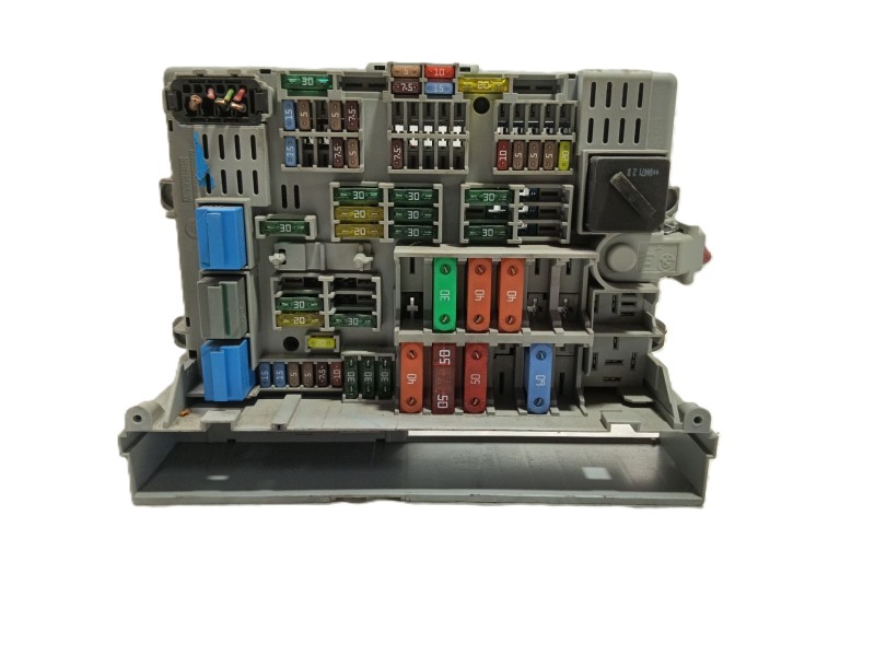 Recambio de caja reles / fusibles para bmw 1 (e87) 120 d referencia OEM IAM   