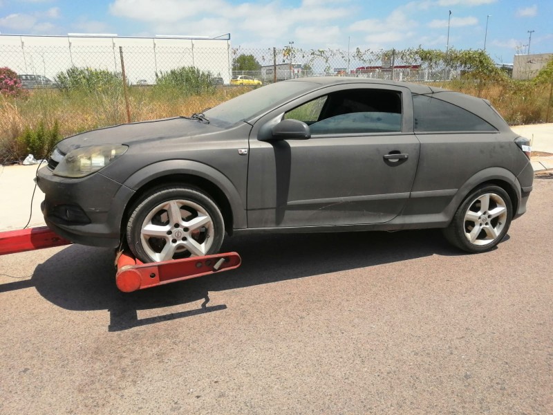 opel astra h gtc (a04) del año 2007