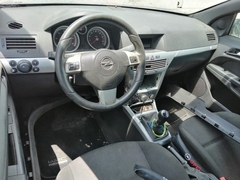 opel astra h gtc (a04) del año 2007