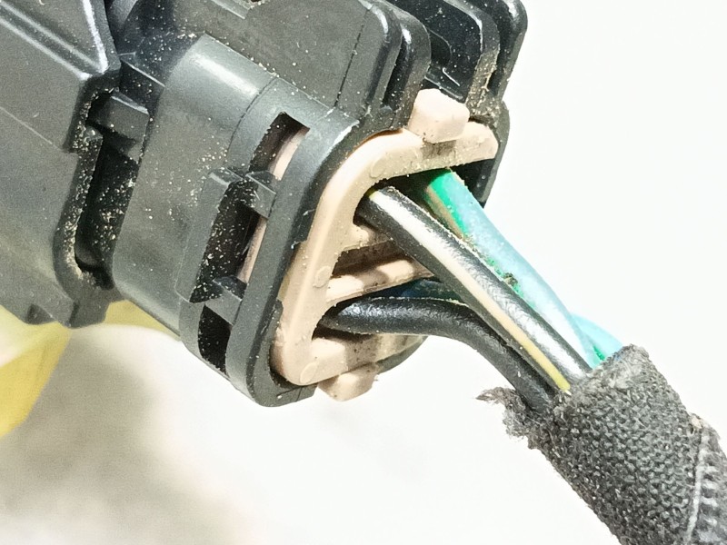 Recambio de cerradura puerta trasera derecha para ssangyong rexton 2.7 turbodiesel cat referencia OEM IAM 7132008002  